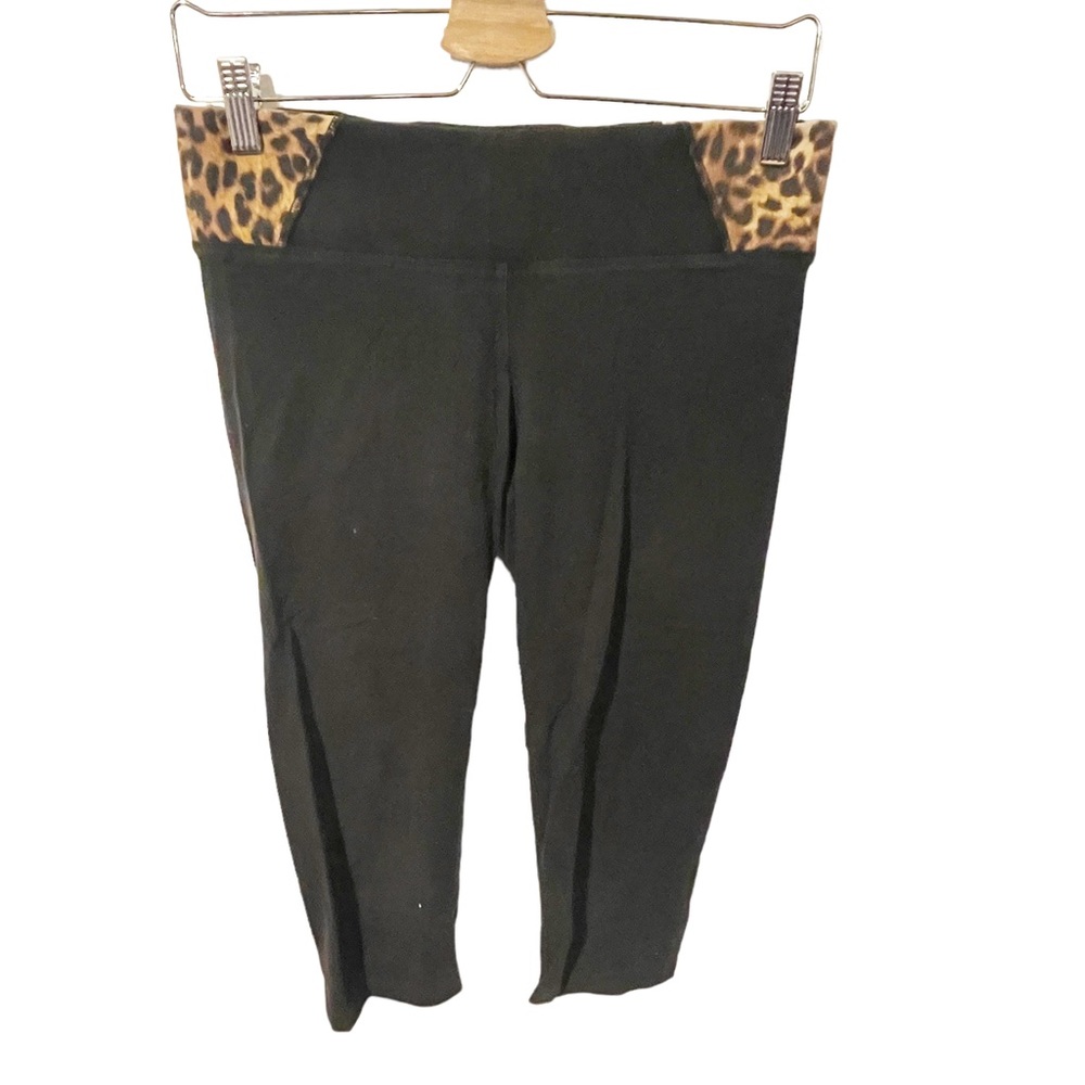 Victorias Secret Pink Yoga Small Black Leopard Pull on Capri Legging